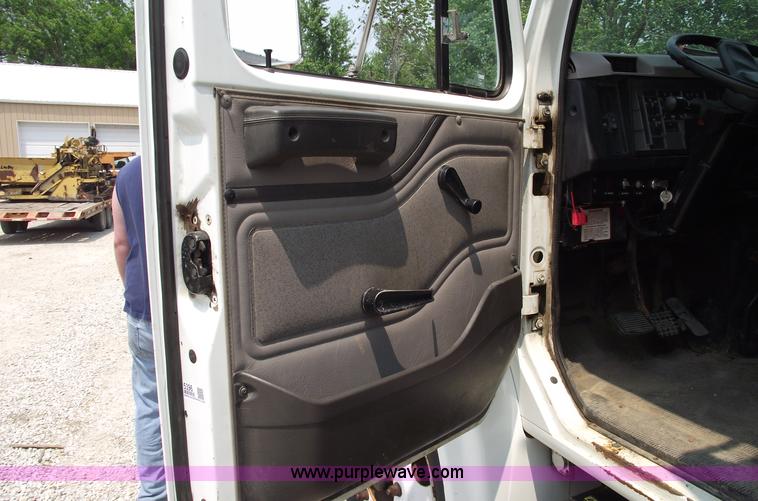 image for item 5396 2000 International 4700 dump truck