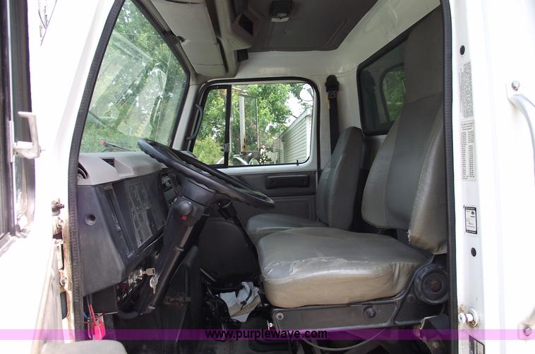 image for item 5396 2000 International 4700 dump truck