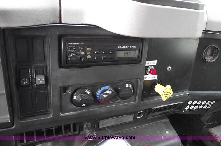 image for item 5396 2000 International 4700 dump truck