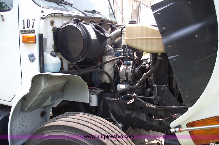 image for item 5396 2000 International 4700 dump truck