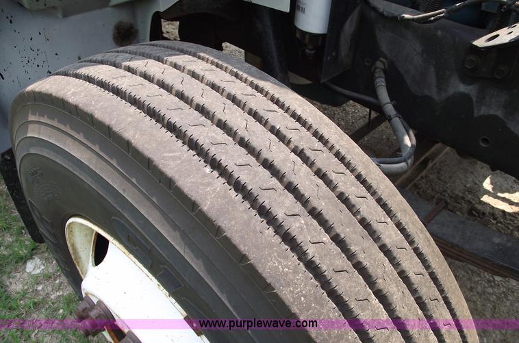 image for item 5396 2000 International 4700 dump truck