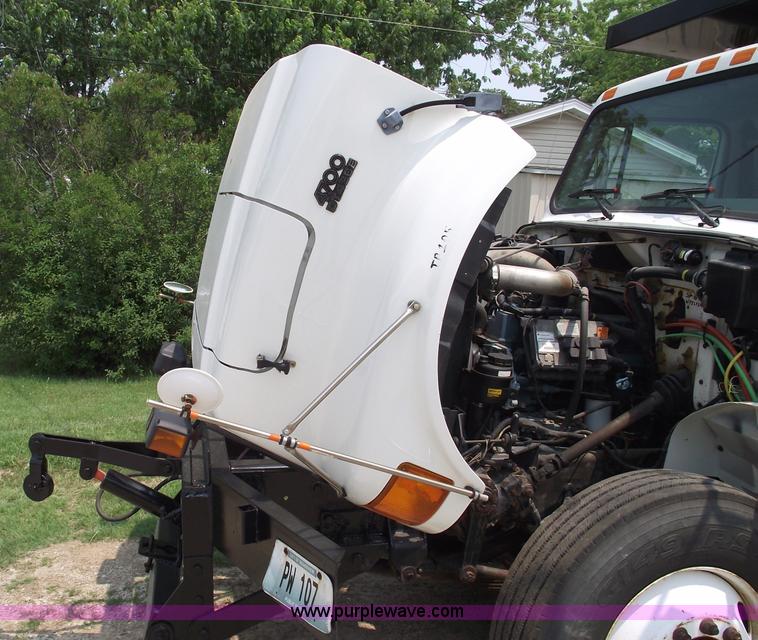 image for item 5396 2000 International 4700 dump truck