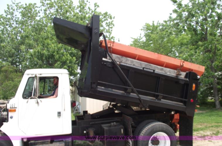 image for item 5396 2000 International 4700 dump truck