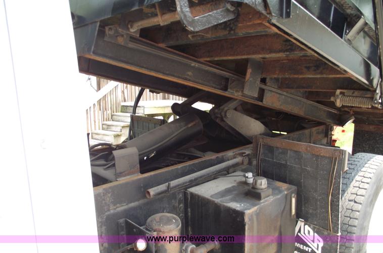 image for item 5396 2000 International 4700 dump truck