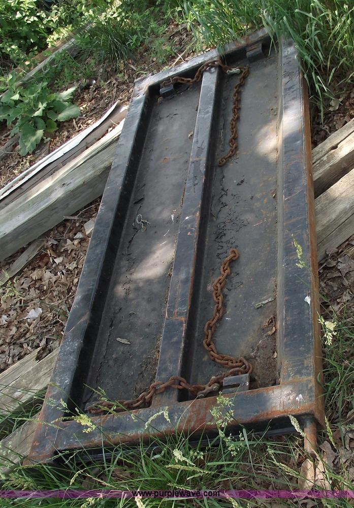 image for item 5396 2000 International 4700 dump truck