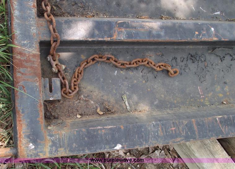 image for item 5396 2000 International 4700 dump truck