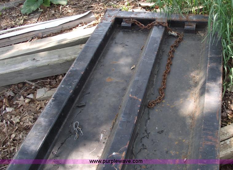 image for item 5396 2000 International 4700 dump truck