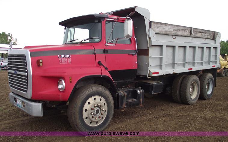 image for item 5407 1987 Ford LS9000 dump truck