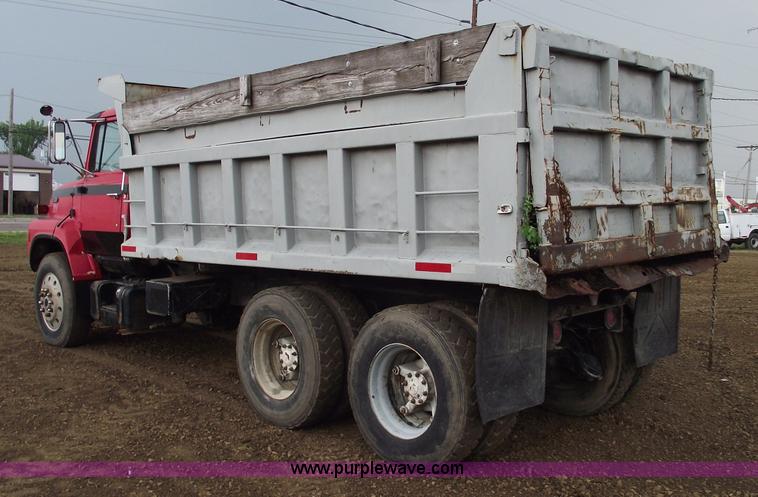 image for item 5407 1987 Ford LS9000 dump truck
