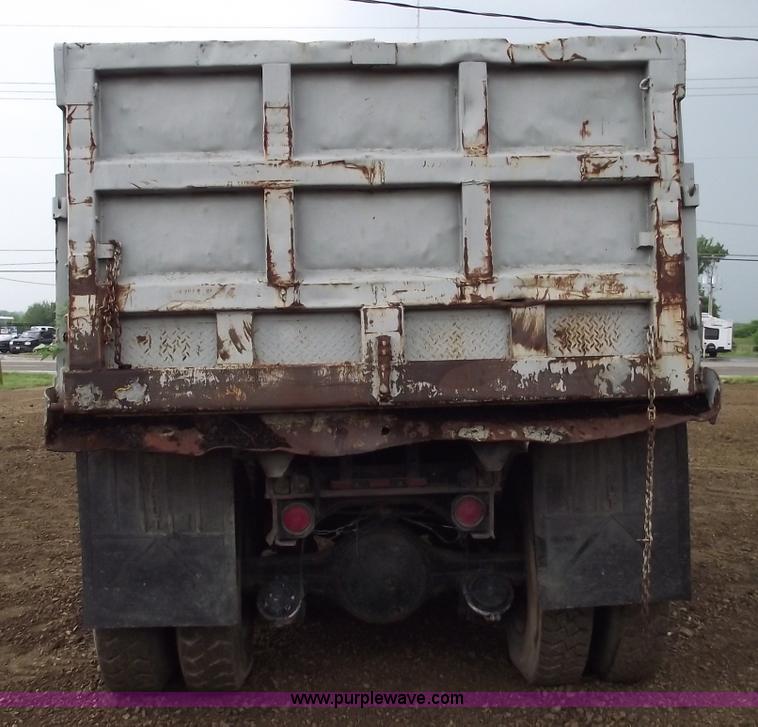 image for item 5407 1987 Ford LS9000 dump truck