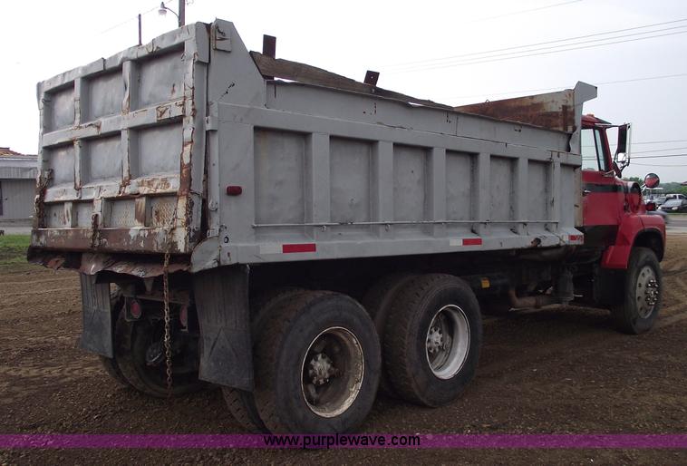 image for item 5407 1987 Ford LS9000 dump truck