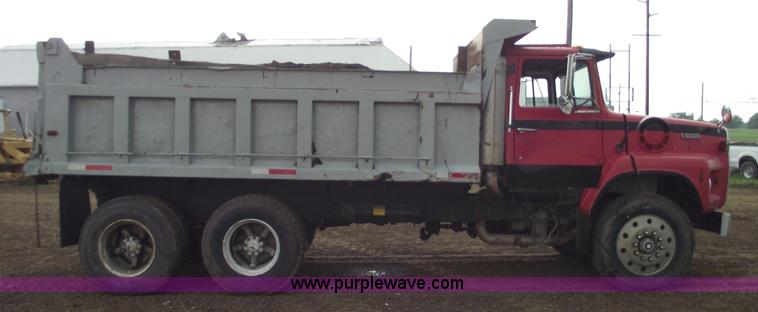 image for item 5407 1987 Ford LS9000 dump truck