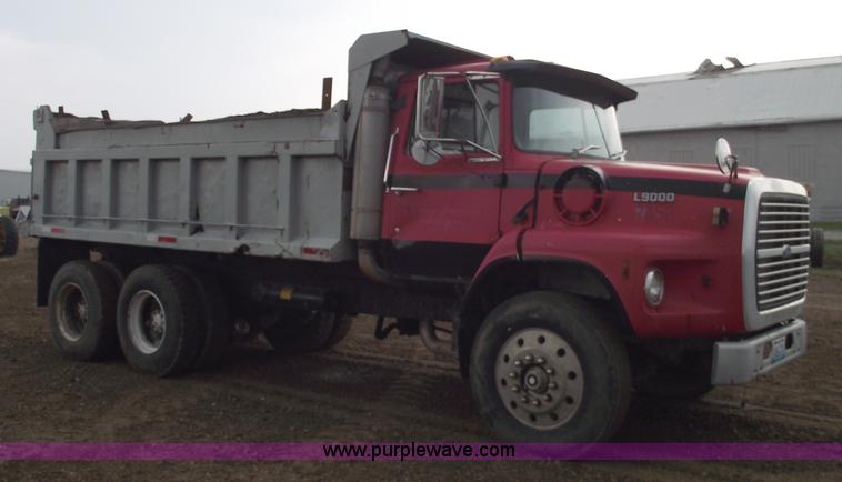 image for item 5407 1987 Ford LS9000 dump truck