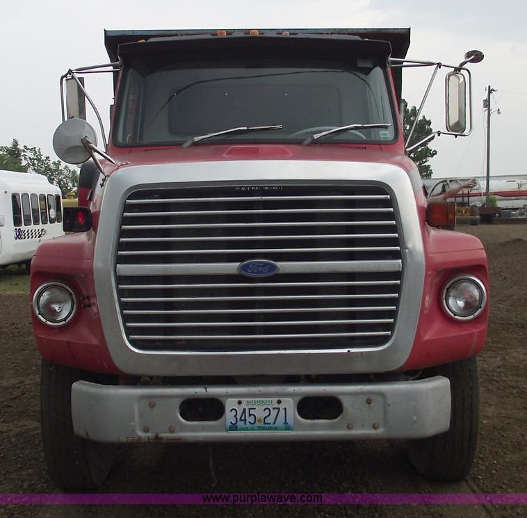 image for item 5407 1987 Ford LS9000 dump truck