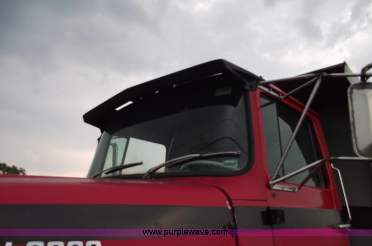 image for item 5407 1987 Ford LS9000 dump truck