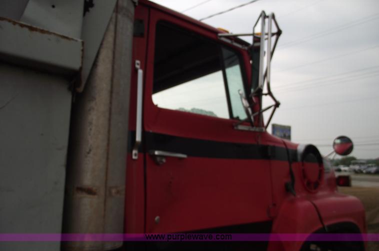 image for item 5407 1987 Ford LS9000 dump truck