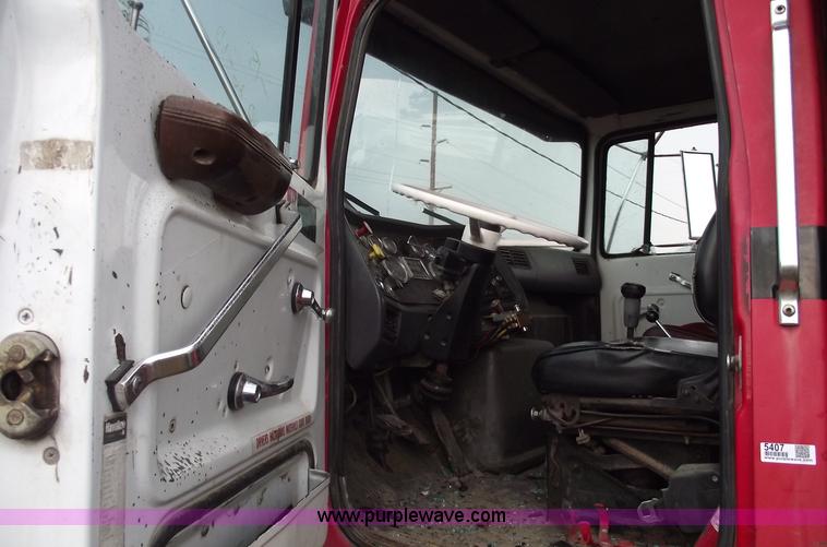 image for item 5407 1987 Ford LS9000 dump truck