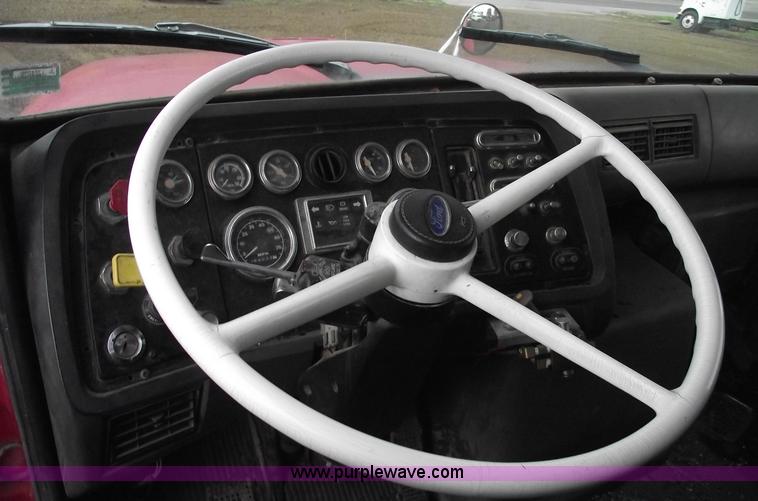 image for item 5407 1987 Ford LS9000 dump truck