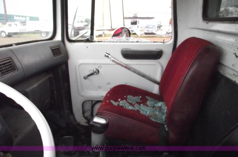 image for item 5407 1987 Ford LS9000 dump truck