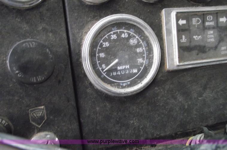 image for item 5407 1987 Ford LS9000 dump truck