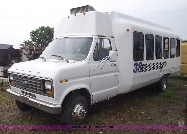 image for item 5413 1982 Ford E350 bus