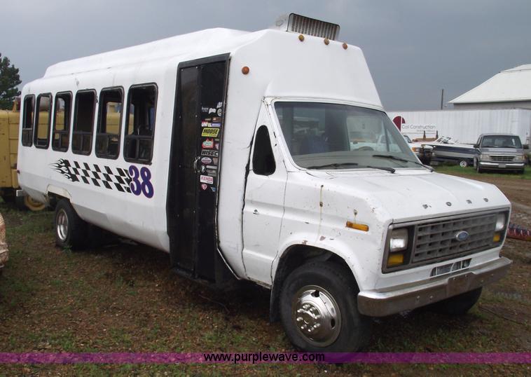 image for item 5413 1982 Ford E350 bus