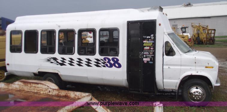 image for item 5413 1982 Ford E350 bus