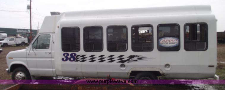 image for item 5413 1982 Ford E350 bus