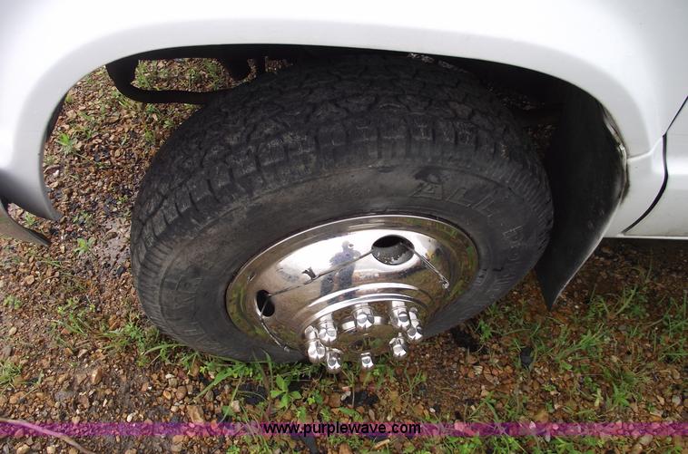 image for item 5413 1982 Ford E350 bus