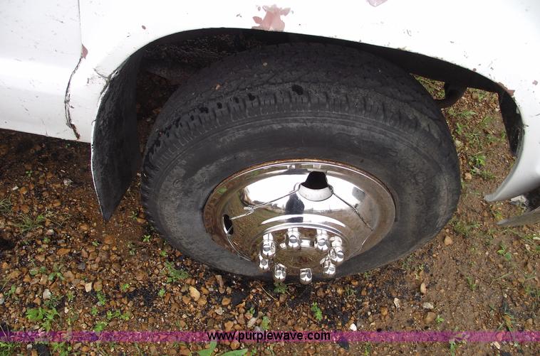 image for item 5413 1982 Ford E350 bus