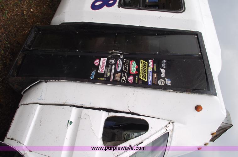 image for item 5413 1982 Ford E350 bus