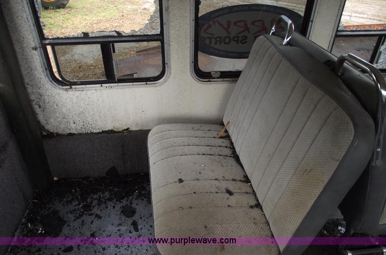 image for item 5413 1982 Ford E350 bus