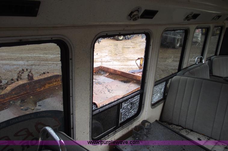 image for item 5413 1982 Ford E350 bus