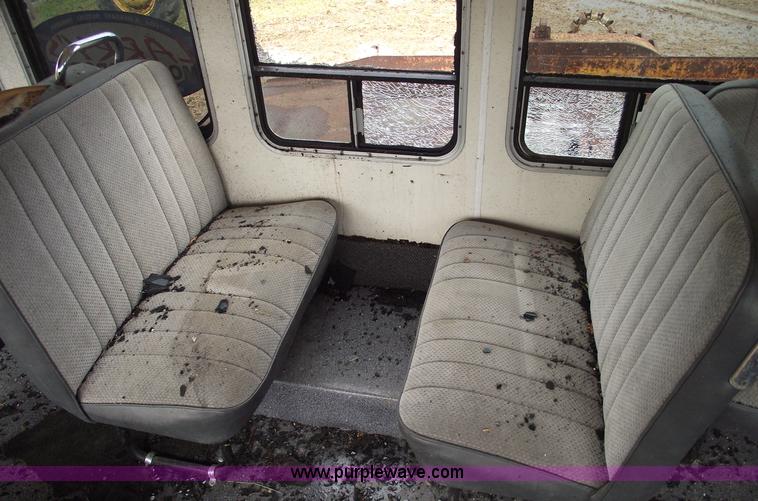 image for item 5413 1982 Ford E350 bus