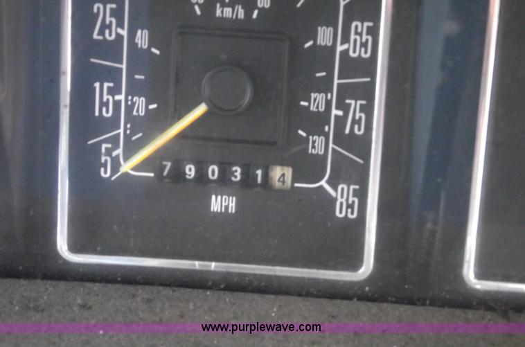 image for item 5413 1982 Ford E350 bus