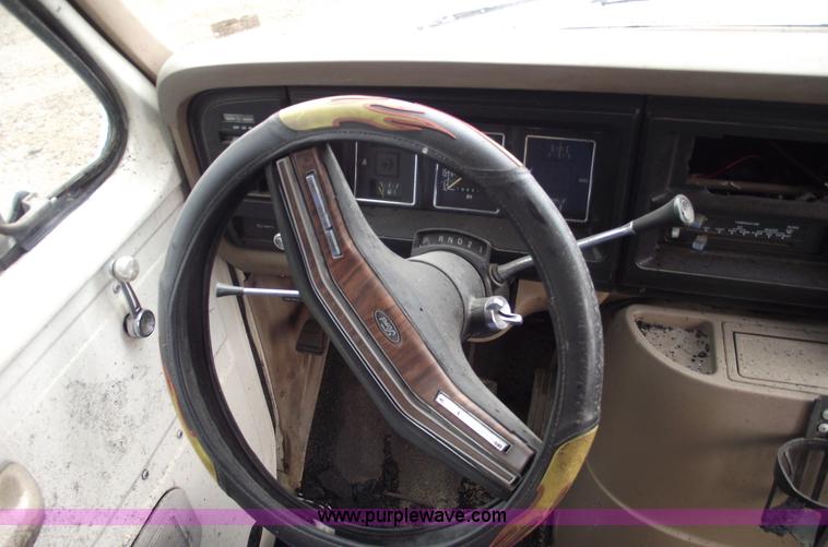 image for item 5413 1982 Ford E350 bus