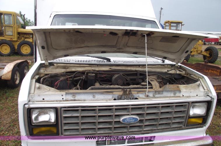 image for item 5413 1982 Ford E350 bus