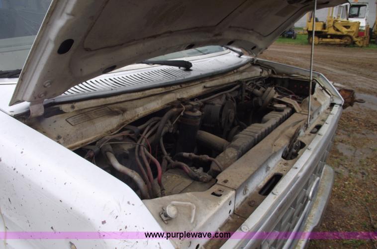 image for item 5413 1982 Ford E350 bus