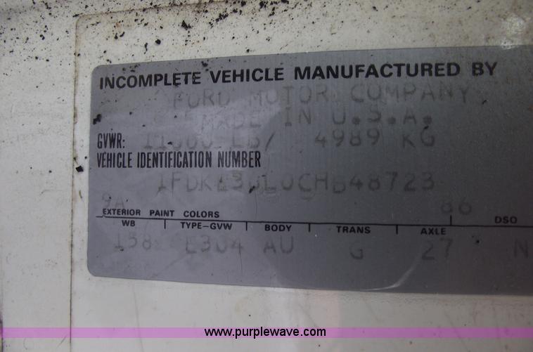 image for item 5413 1982 Ford E350 bus