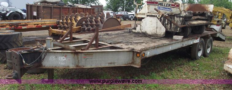 image for item 5420 1985 Interstate G16BST flatbed trailer