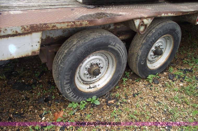 image for item 5420 1985 Interstate G16BST flatbed trailer