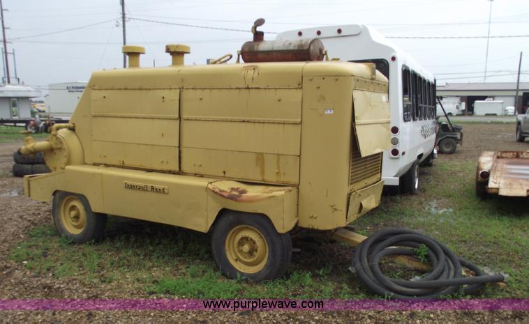 image for item 5421 Ingersoll Rand DR600 towable compressor