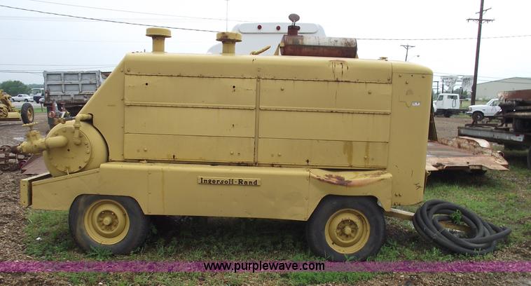 image for item 5421 Ingersoll Rand DR600 towable compressor