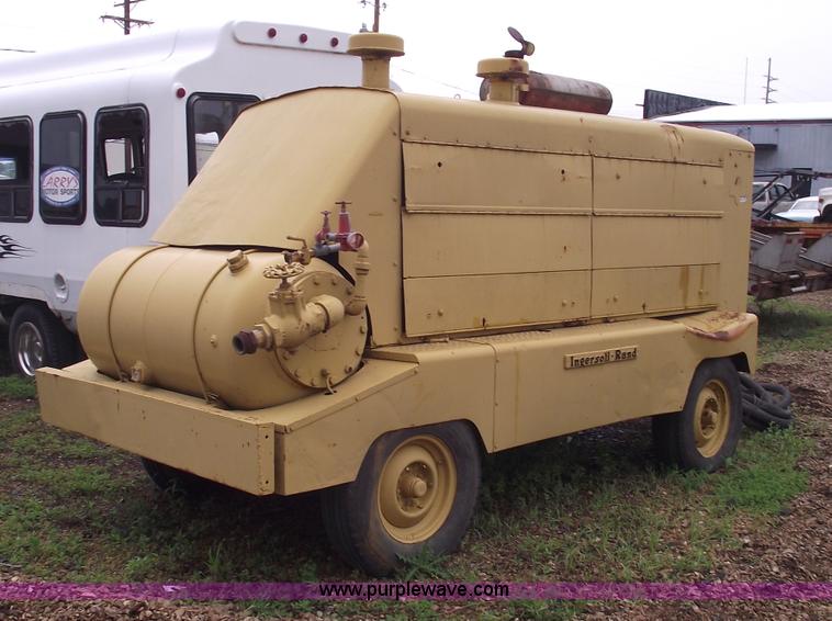 image for item 5421 Ingersoll Rand DR600 towable compressor