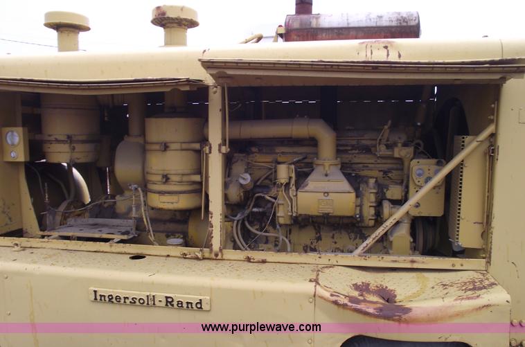 image for item 5421 Ingersoll Rand DR600 towable compressor