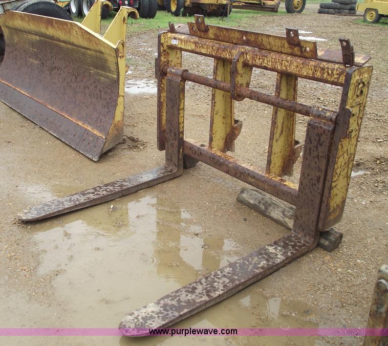 image for item 5422 Balderson 48" universal loader forks
