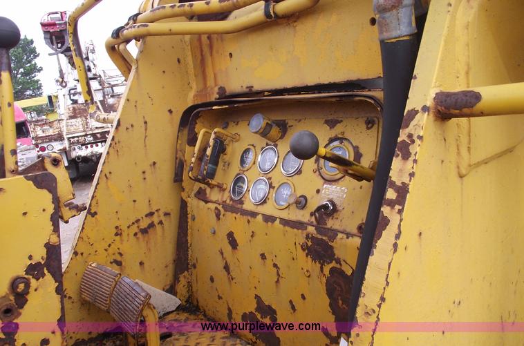 image for item 5425 1966 Case 1150 track loader