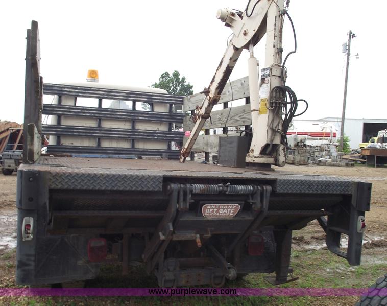 image for item 5426 1986 International 1654 flatbed truck with auto crane