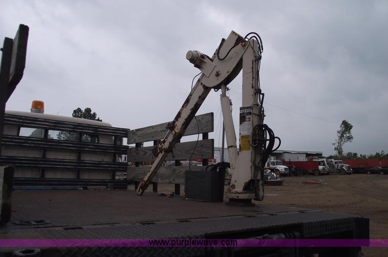 image for item 5426 1986 International 1654 flatbed truck with auto crane