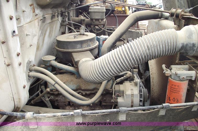 image for item 5426 1986 International 1654 flatbed truck with auto crane